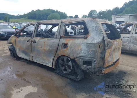 2012 Toyota Sienna Le V6 8 Passenger z USA, uszkodzony, nr VIN 5TDKK3DCXCS256821